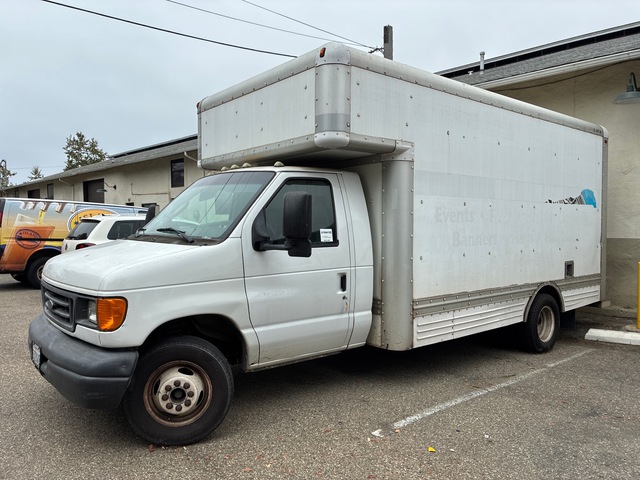 2007 Ford E-450 4x2 Van Truck