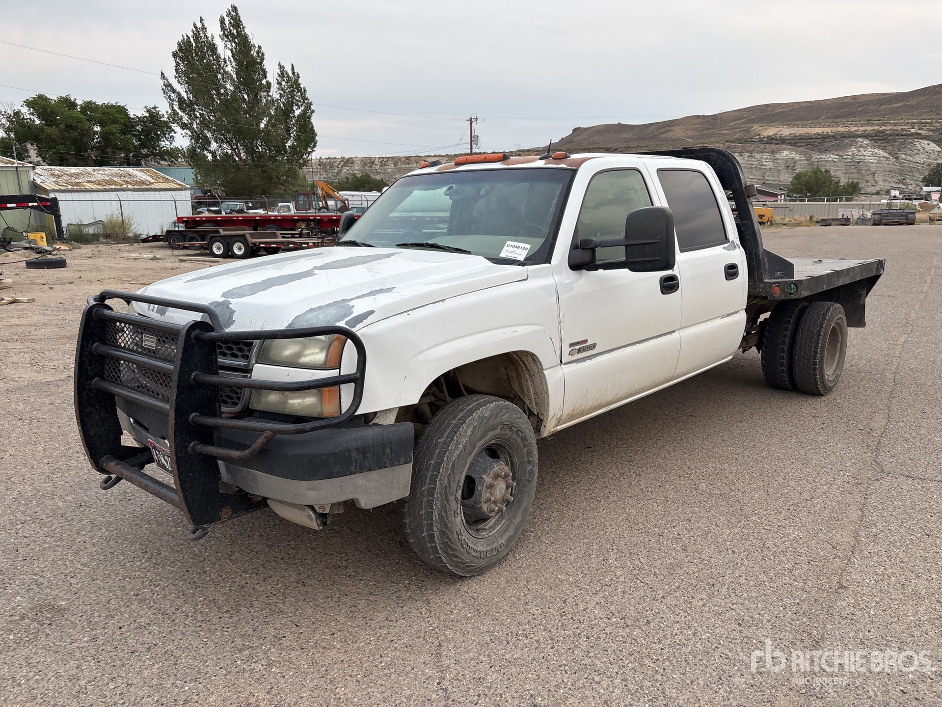 2015 Chevrolet Silverado 3500 4x4 Crew Cab 4x4 Crew Cab Flatbed Truck