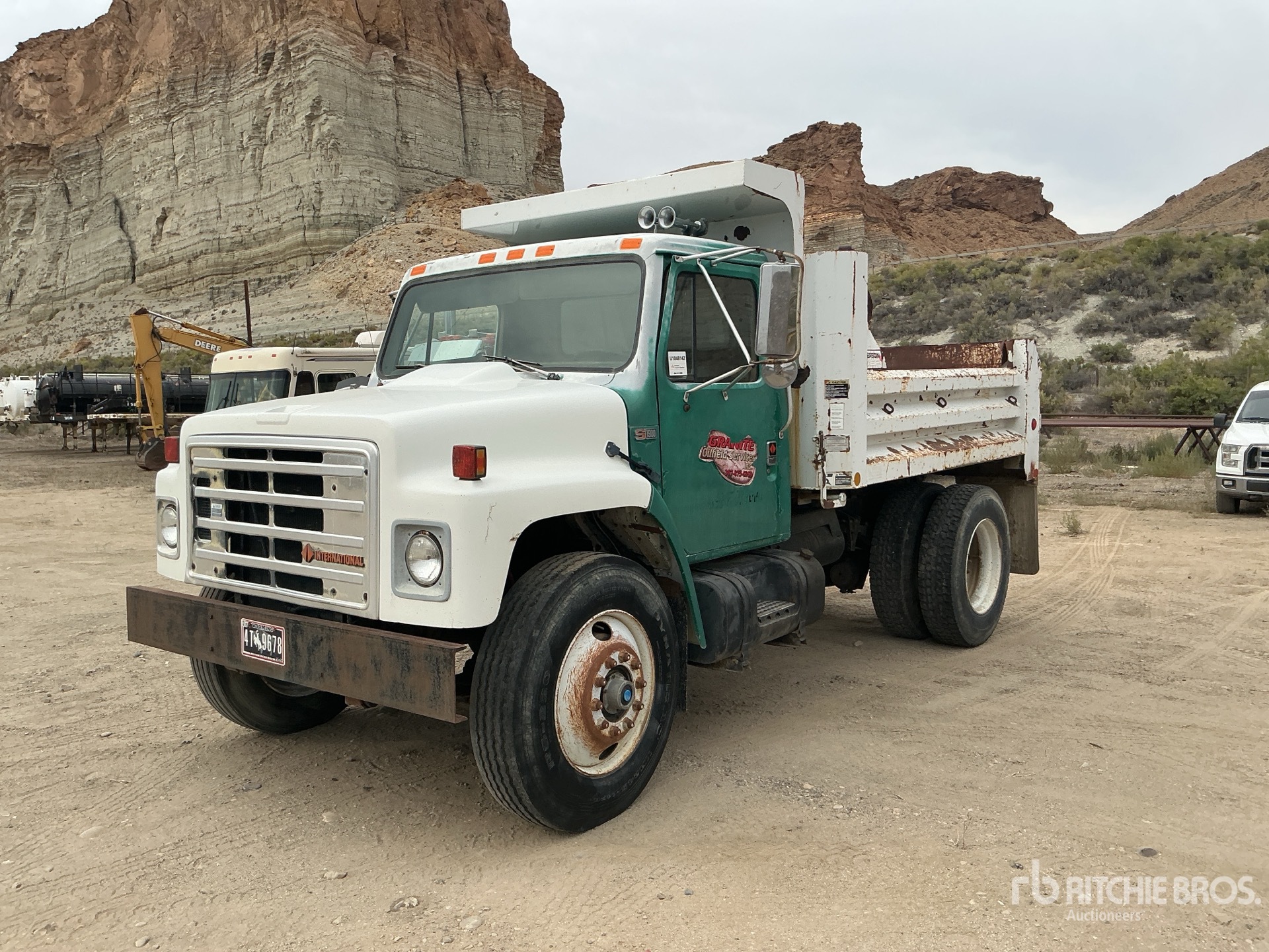 1987 International 1955 4x2 S/A Dump Truck