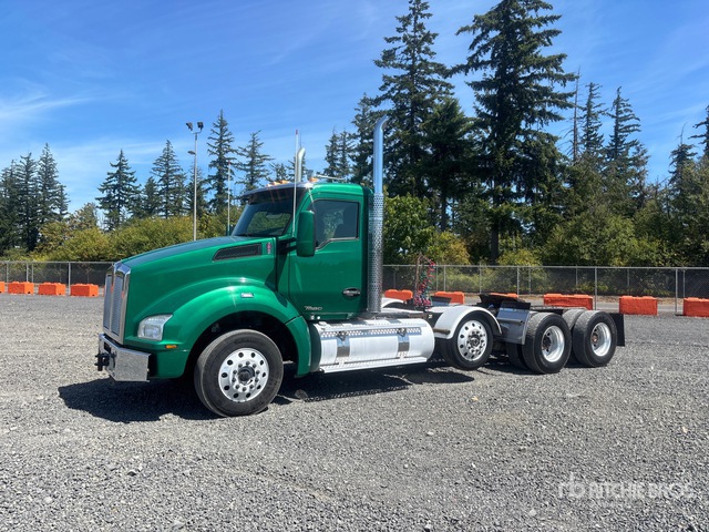 2015 Kenworth T880 8x4 Tri/A Day Cab Truck Tractor