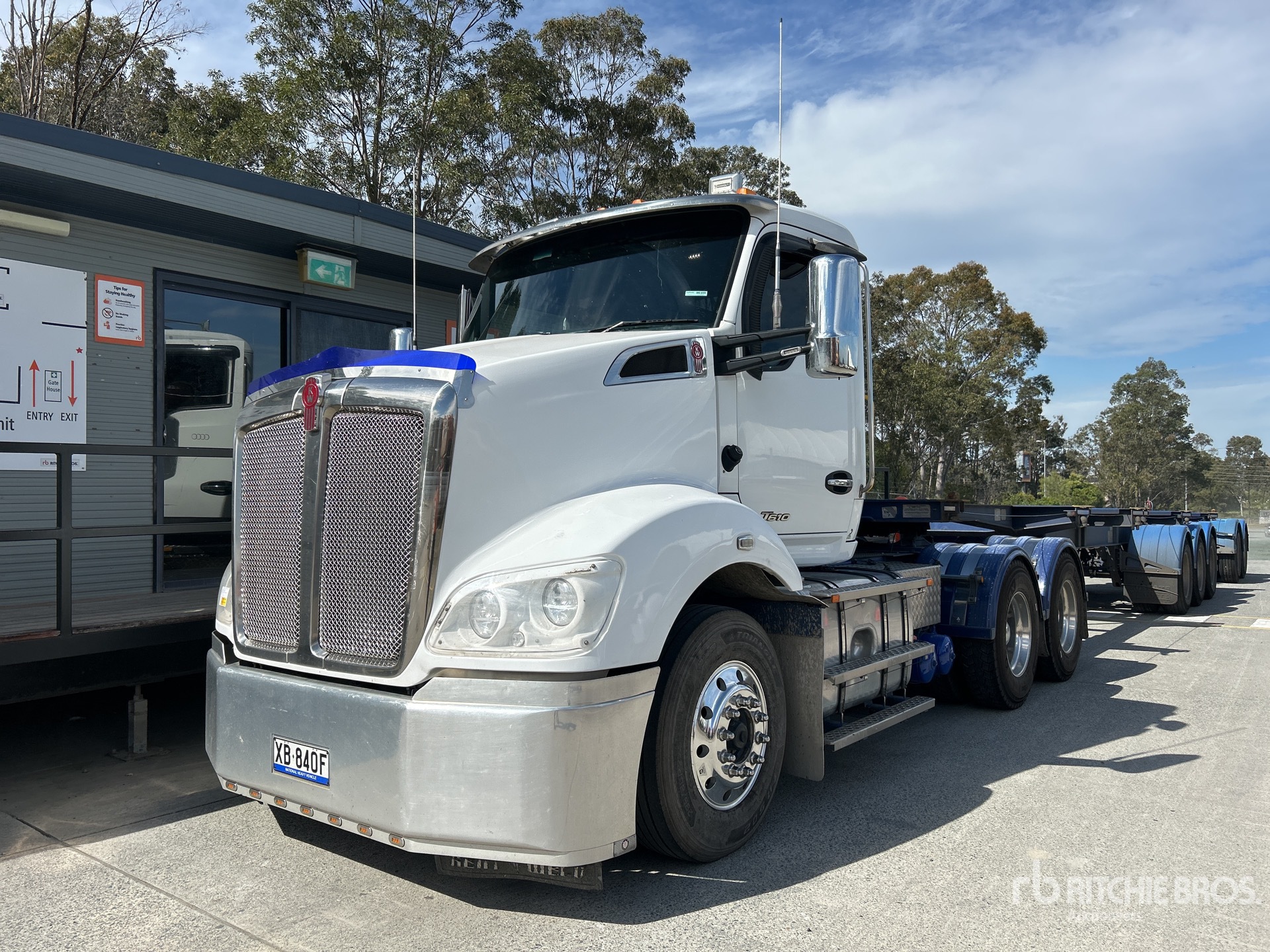2023 Kenworth T610 6x4 T/A Sleeper Truck Tractor