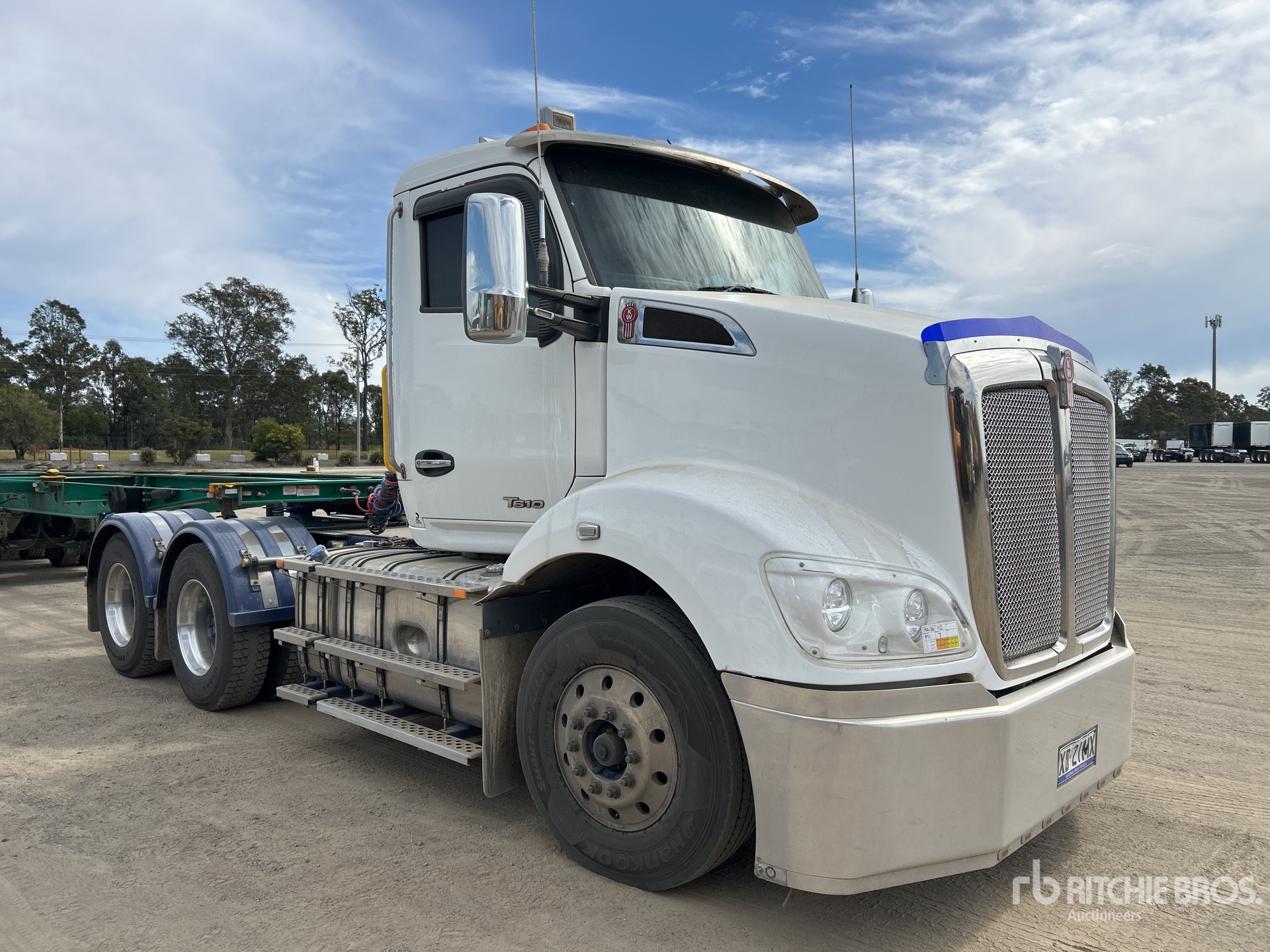 2023 Kenworth T610 6x4 6x4 T/A Sleeper Truck Tractor