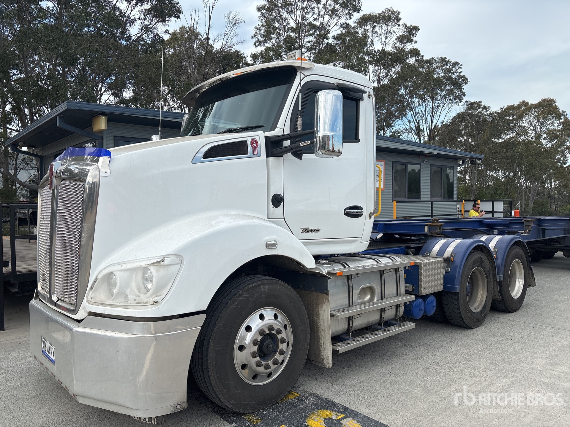 2023 Kenworth T610 6x4 T/A Sleeper Truck Tractor