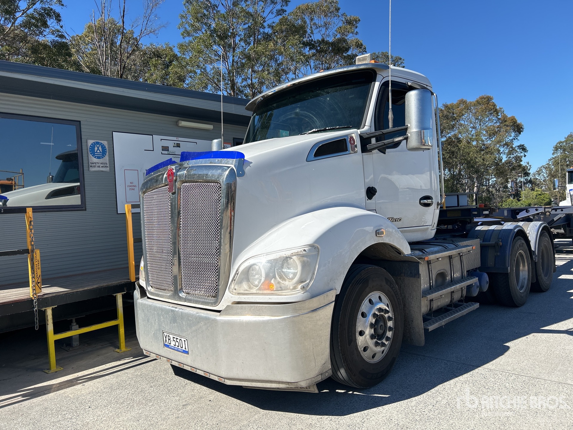 2023 Kenworth T610 6x4 T/A Sleeper Truck Tractor