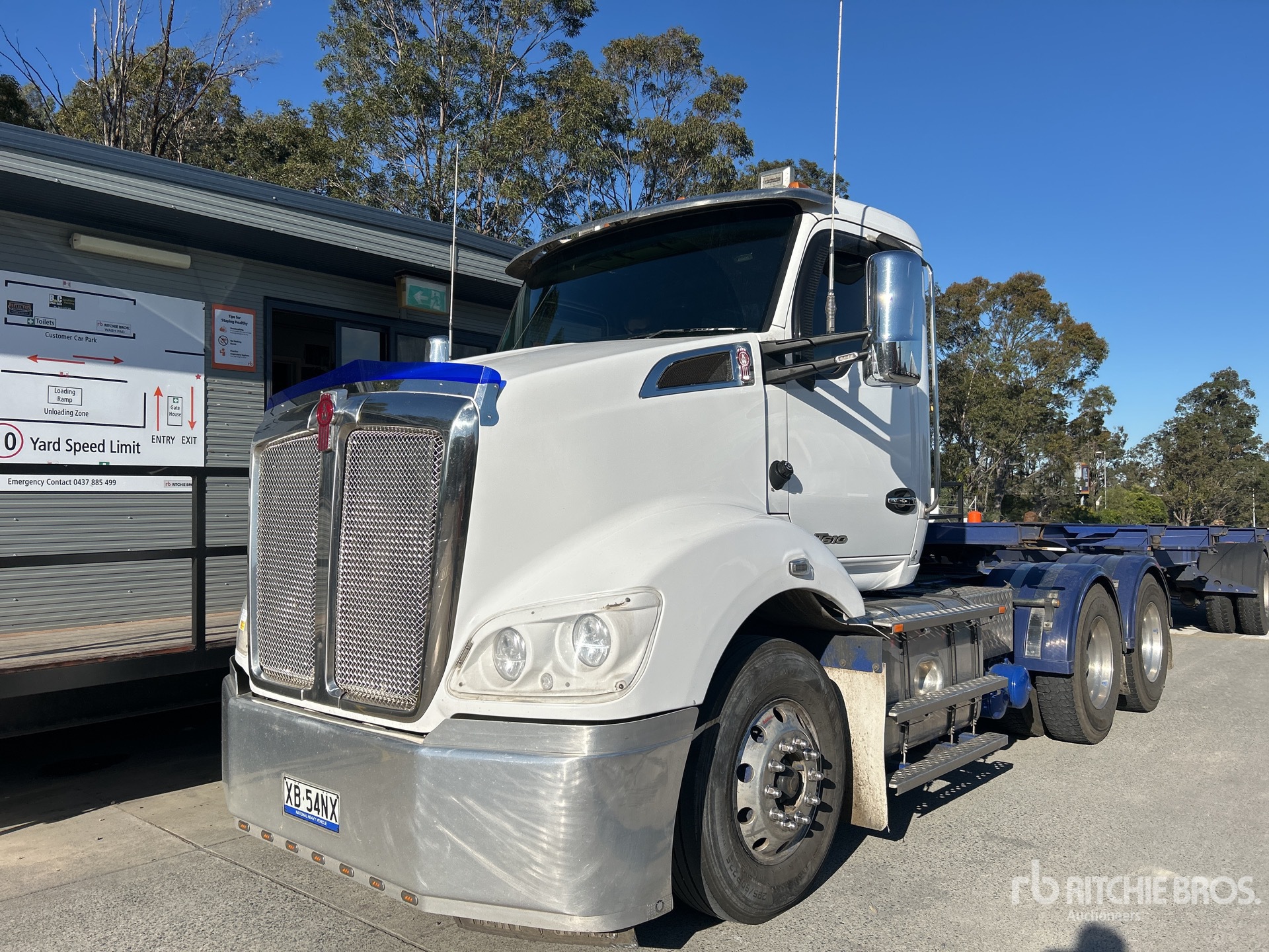 2023 Kenworth T610 6x4 T/A Sleeper Truck Tractor
