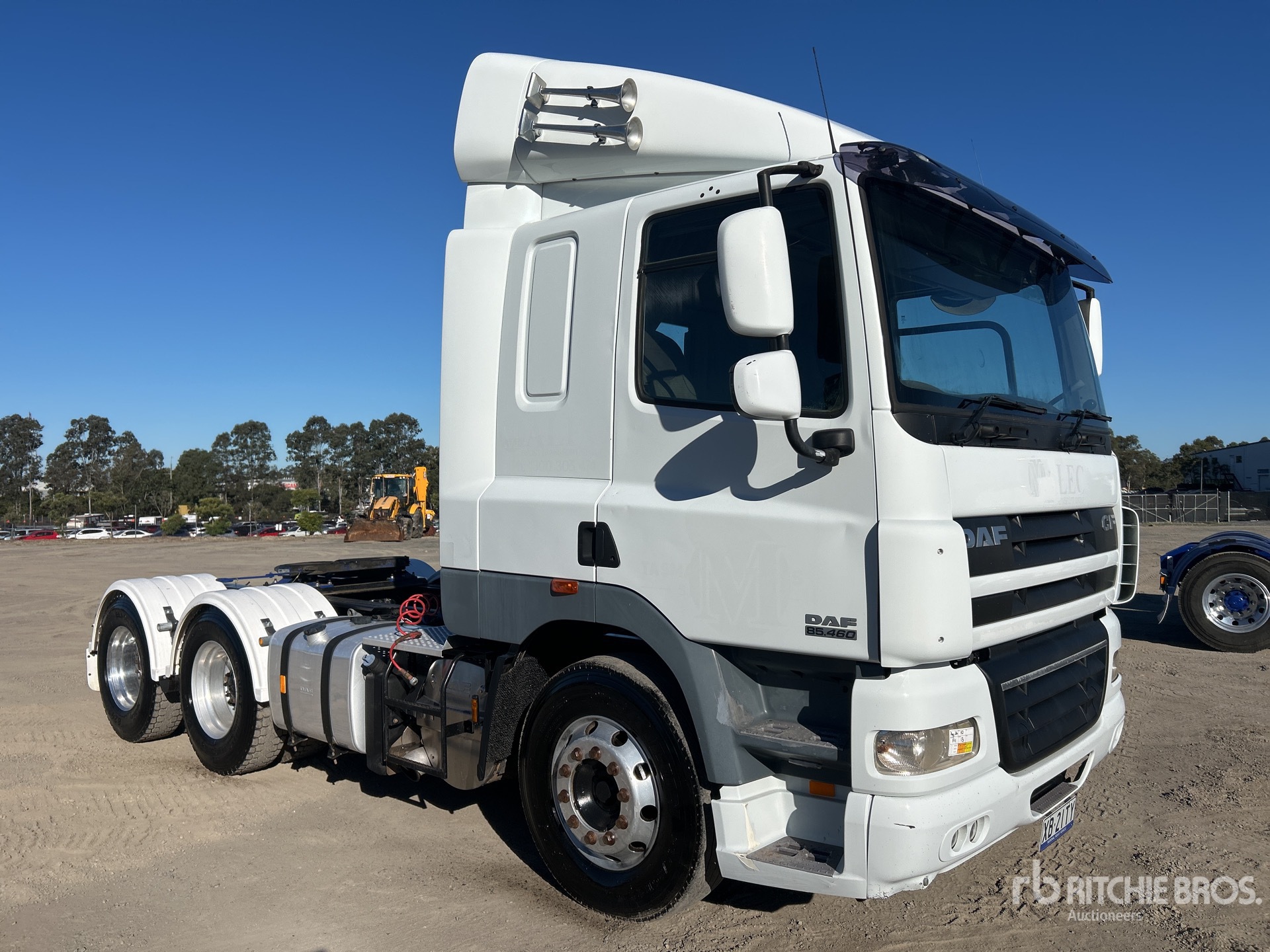 2017 DAF CF85.460 6x4 T/A Sleeper Truck Tractor