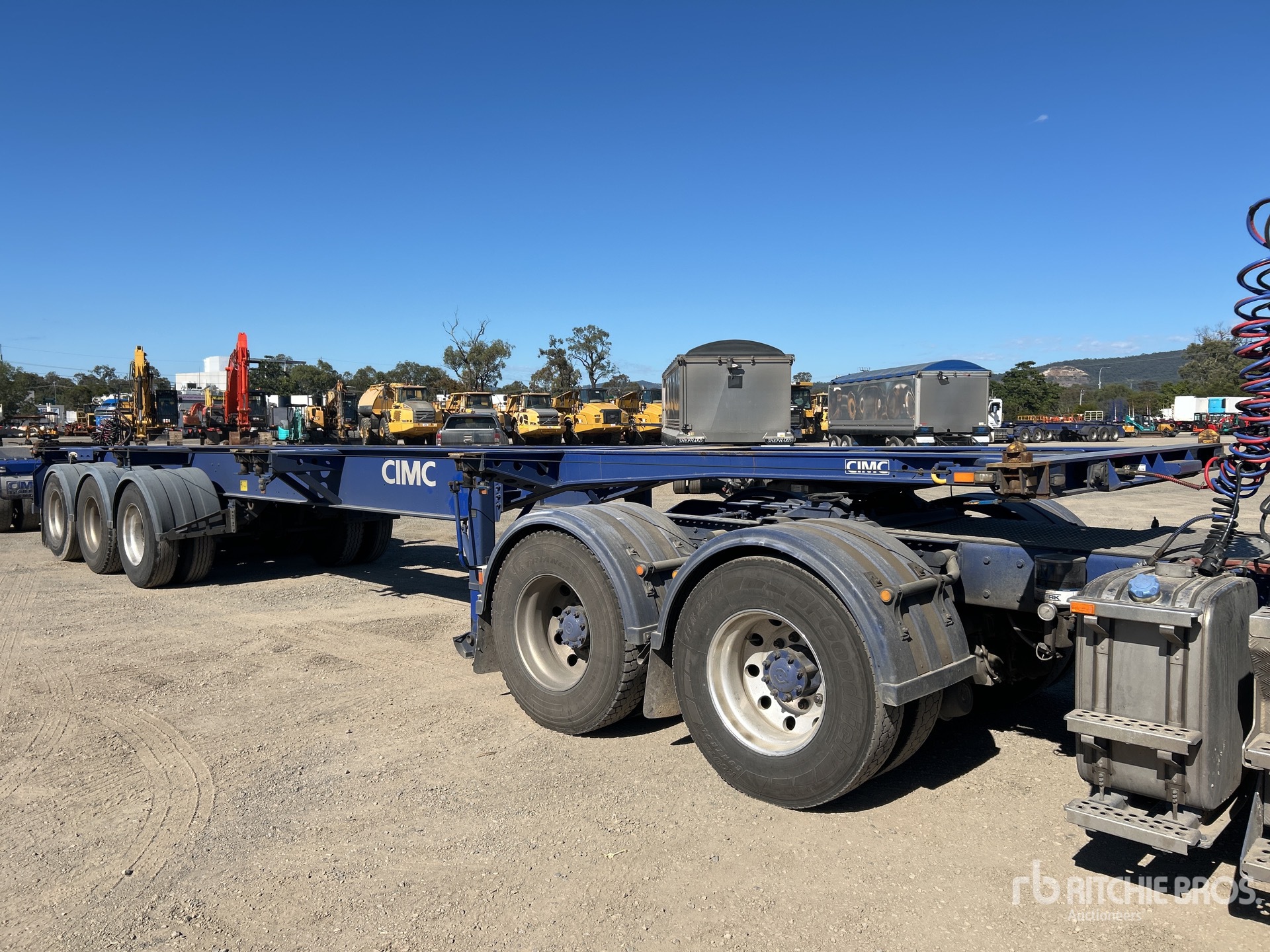 2022 CIMC 12.2 m Tri/A B-Double Lead Container Trailer