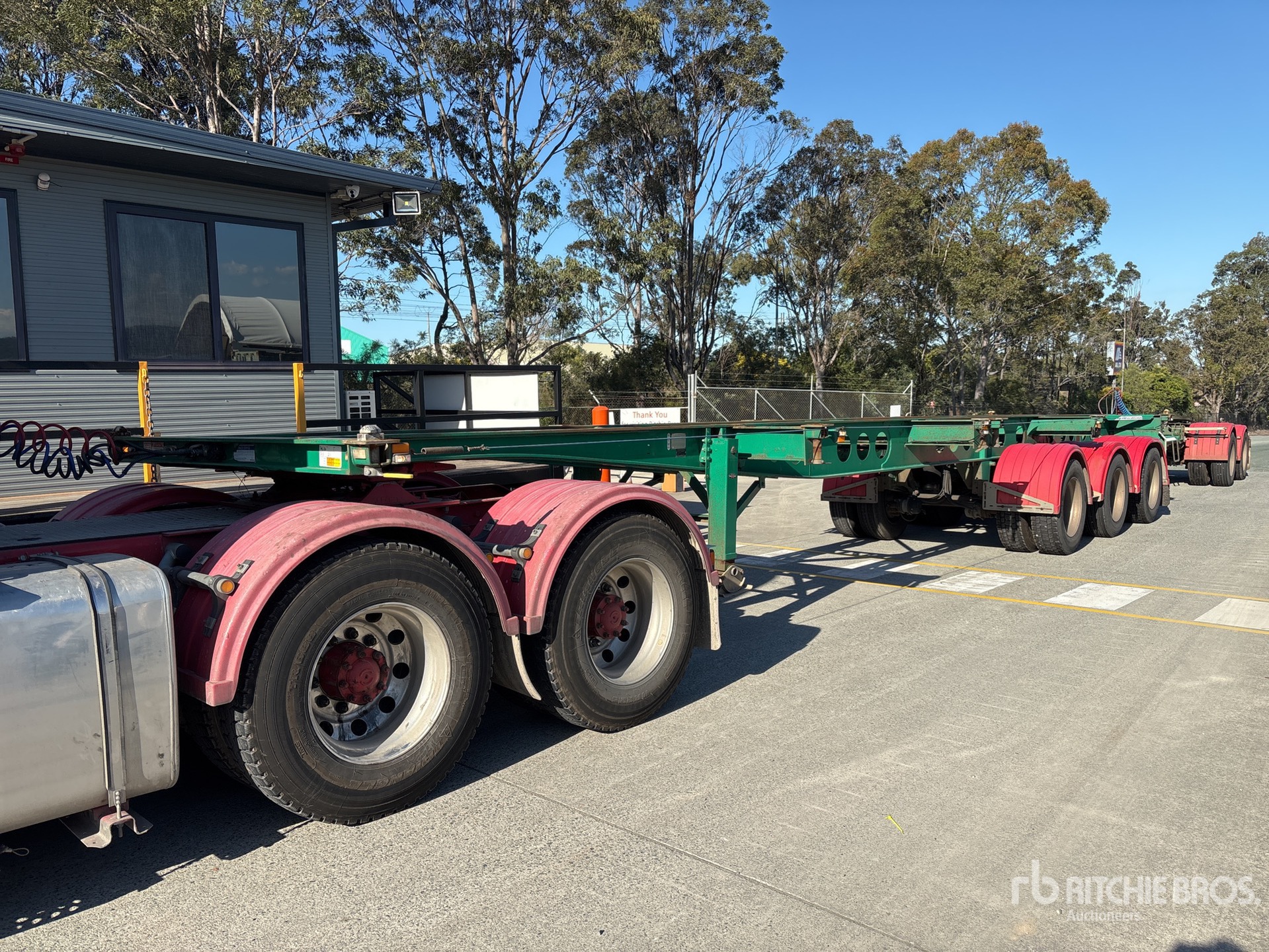 2017 MaxiTrans Tri/A Container Trailer