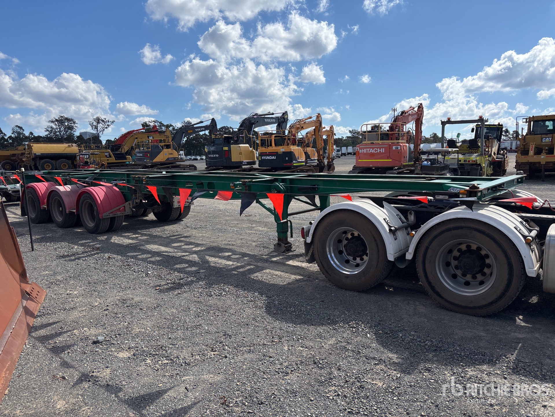 2017 MaxiTrans 12.2 m Tri/A Container Trailer