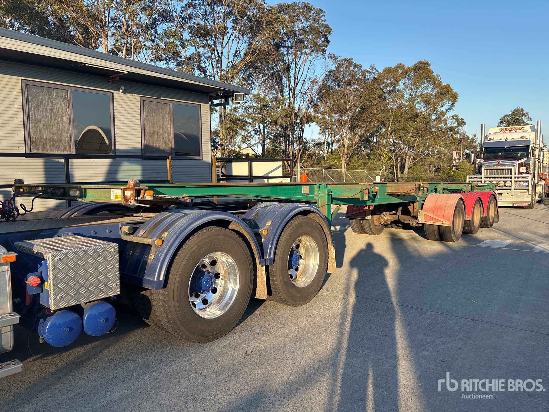 2017 Freighter Maxitrans Container Trailer
