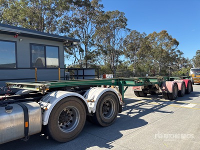 2017 MaxiTrans Tri/A Container Trailer