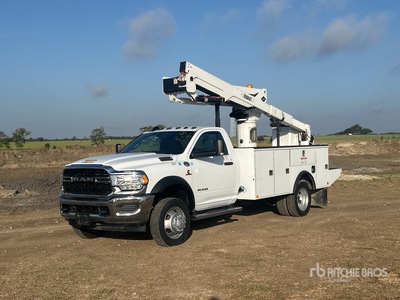 2022 Versalift SST40EIH-02 10 ft on 2022 Ram 5500 4x4 Bucket Truck