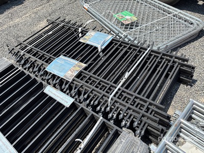Quantity of (10) 7.9 ft x 3.8 ft Galvanized Steel Clôture (Unused)
