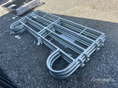 Quantity of (5) 8 ft x 4 ft Galvanized Corral Panneau pour bétail (Unused)