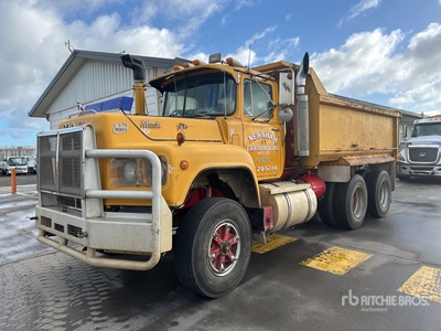 1989 Mack Value-Liner Tipper Truck
