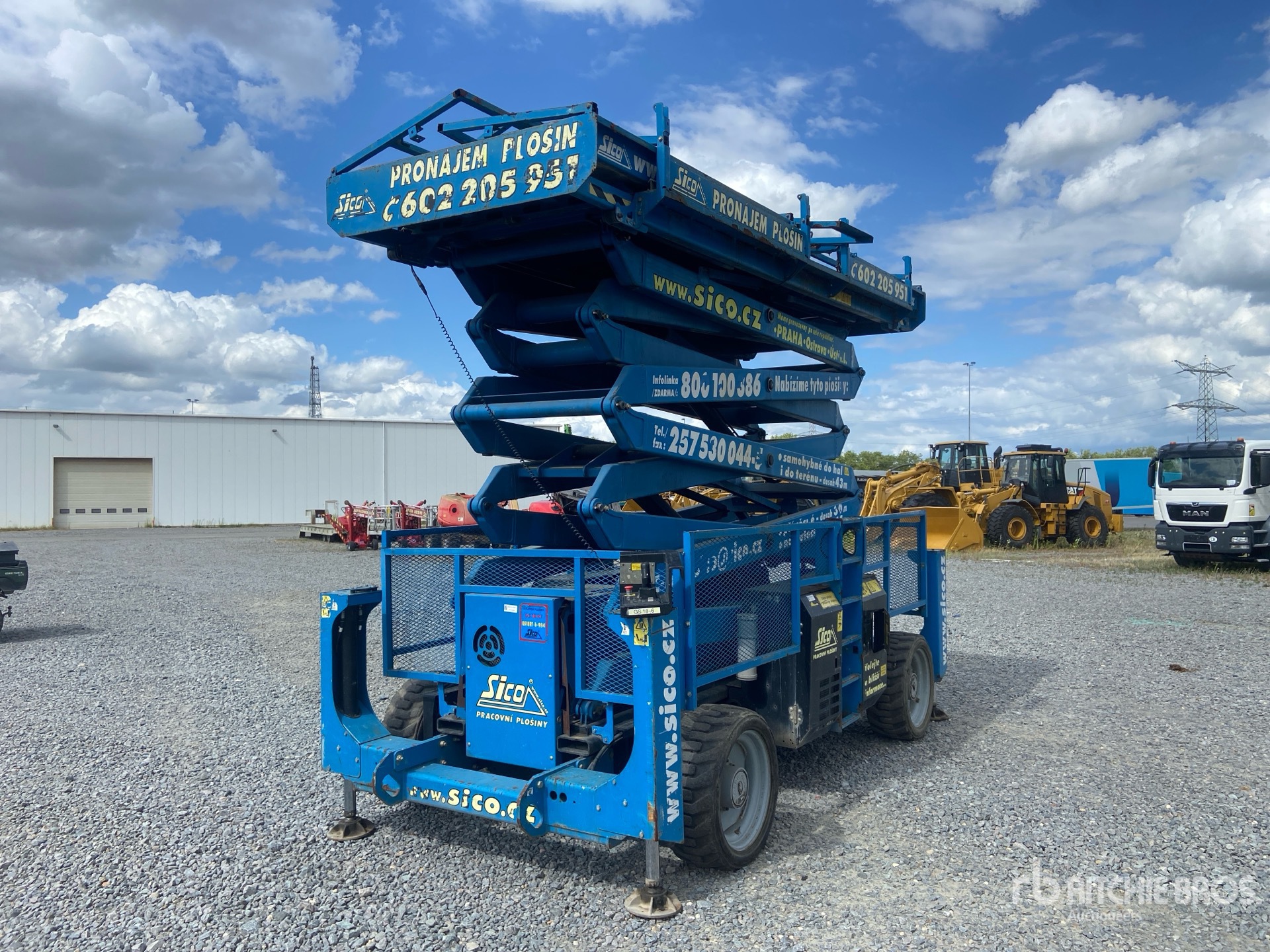 2014 Genie GS-5390RT 4x4 Diesel Scissor Lift