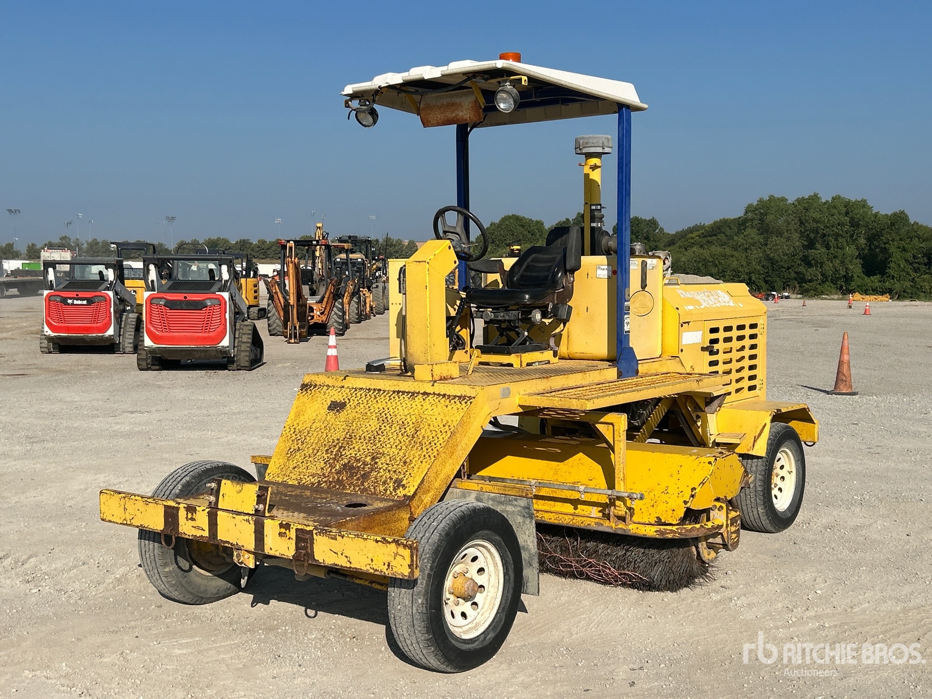 2008 Superior DT80CT Self-Propelled Broom