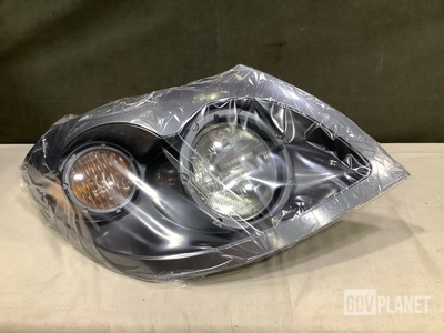 (6) International 3605817C02 Headlight Assemblies