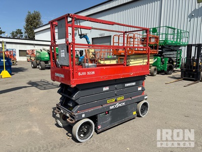 2013 Skyjack SJIII-3226 Electric Piattaforma aerea verticale