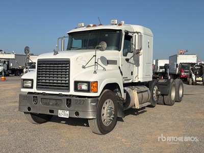 2014 Mack CHU613 8x4 تراكتور شاحنة بسقف (ثلاثى المحور)