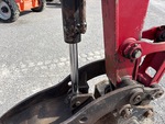 Hydraulics with Thumb Cylinder