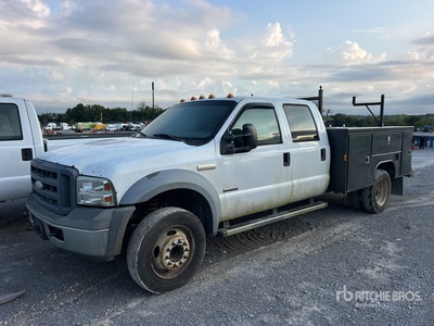 2005 Ford F-450 4x2 Crew Cab Camion de service (Inoperable)