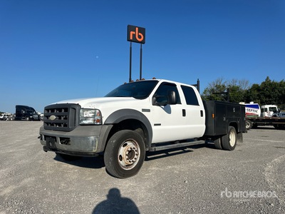 2005 Ford F-450 4x2 Crew Cab Utility Truck