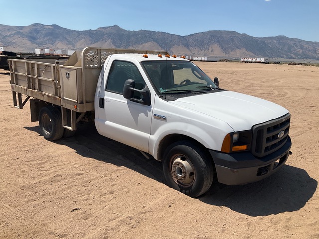 2006 Ford F-350 Super Duty Dump Truck