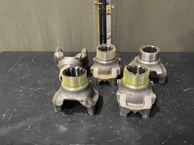 (5) Kampi Components 964-0433 Vehicular Universal Joint Yokes