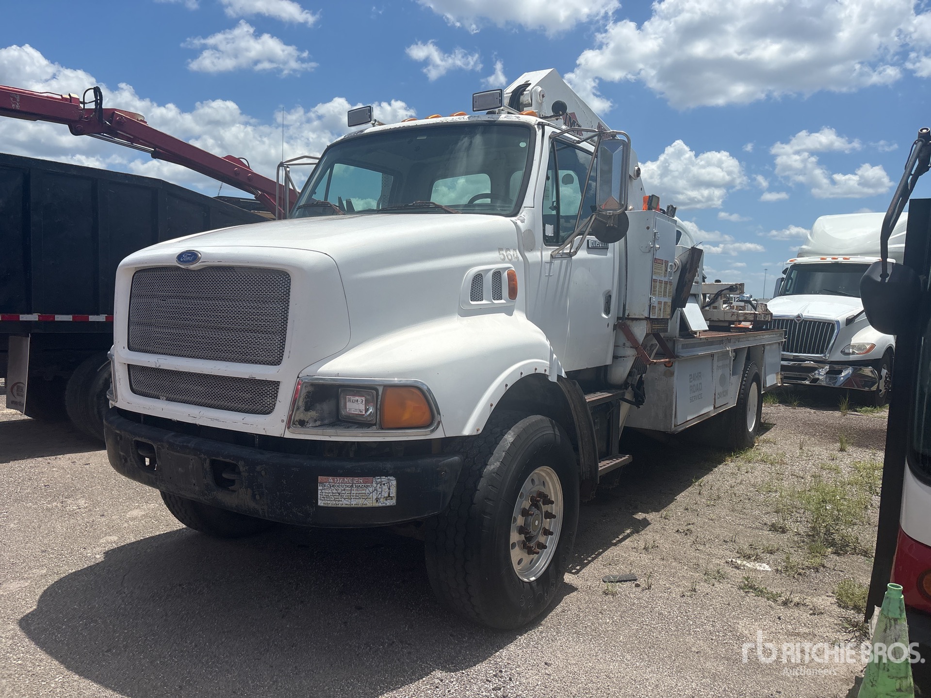 IMT 12916 5000 lb Knuckle Boom on 1997 Ford LS8000 4x2 Grapple Truck (Inoperable)