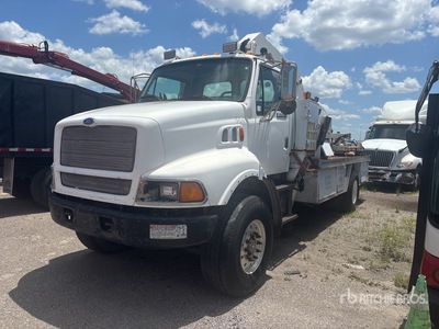 IMT 12916 5000 lb Knuckle Boom on 1997 Ford LS8000 4x2 Camion à grappin (Inoperable)