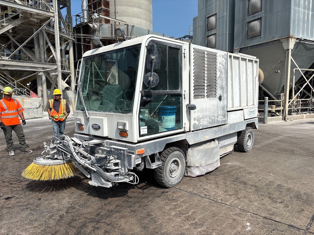 2015 Tennant Sentinel Sweeper Truck