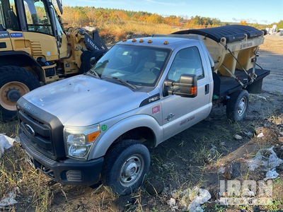 2016 Ford F-350 XL 4x4 Flatbed Truck