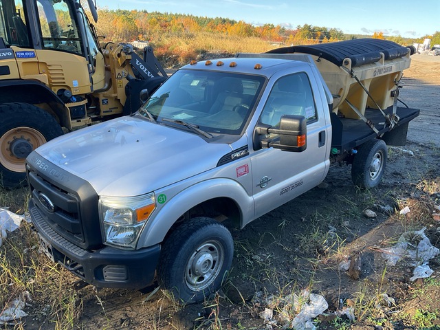 2016 Ford F-350 XL 4x4 Flatbed Truck