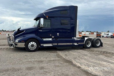 2020 Volvo VNL760 6x4 Ciągnik siodłowy T/A z kabiną sypialną