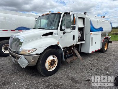 2003 International 4300 2500 gal 4x2 Camión Cisterna de Combustible