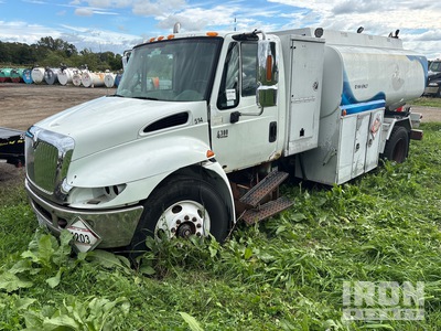 2002 International 4300 2500 gal 4x2 Progress A10LS Camión Cisterna de Combustible
