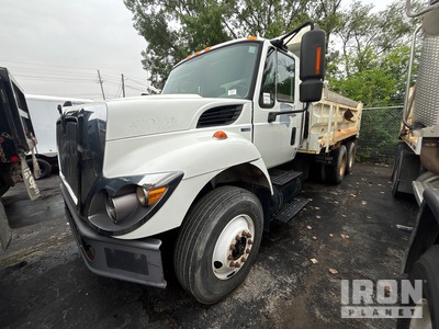 2011 International 7400 6x4 Autocarro ribaltabile 2 assi