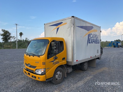 2023 Hino 300 Series Camion con Caja Seca / Van Truck