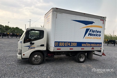 2019 Hino 300 Series Camion con Caja Seca / Van Truck