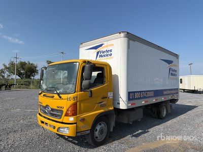 2019 Hino 500 Series Camion con Caja Seca / Van Truck