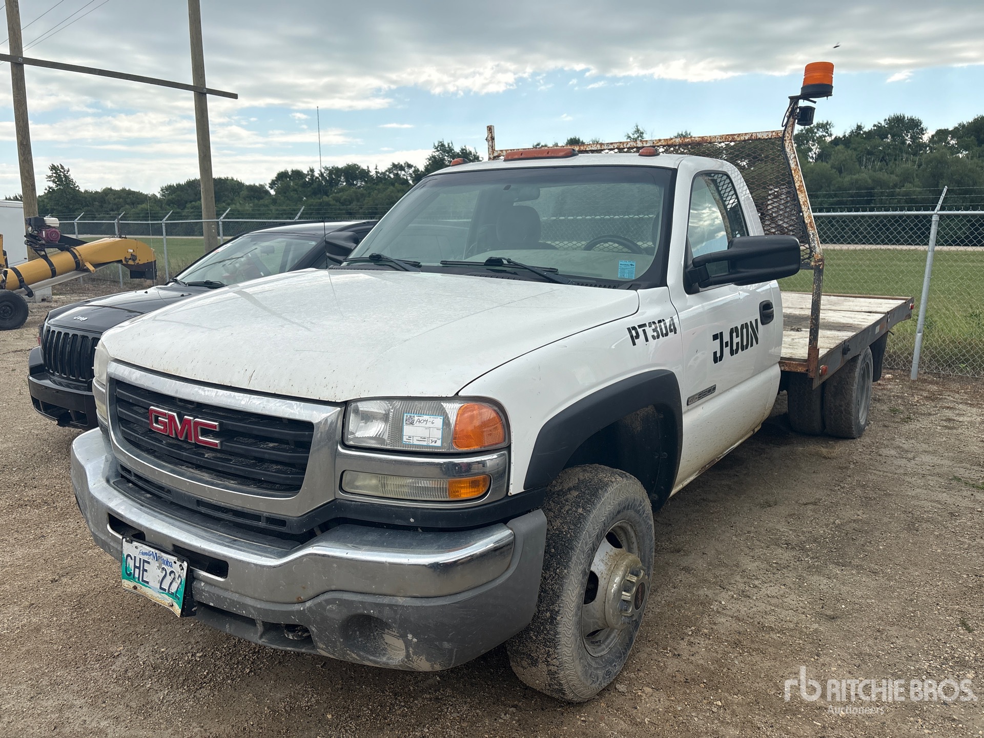 2007 GMC Sierra 3500 4x4 Flatbed Truck (Inoperable)