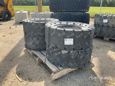 Quantity of (4) 30x10-16 Opony - Fits Skid Steer Loader