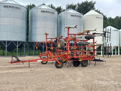 1985 Bourgault FH 528-34 30 ft Cultivator