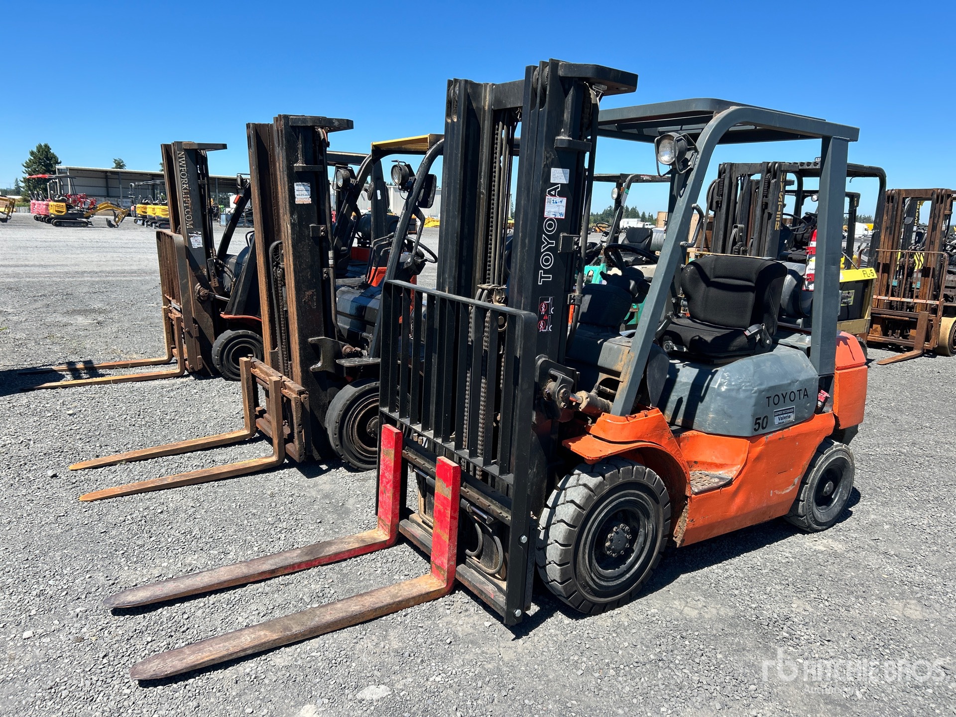 2001 Toyota 7FGCU25 2950 lb Cushion Tire Forklift