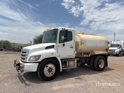 2019 Hino 338 2000 gal 4x2 Water Truck