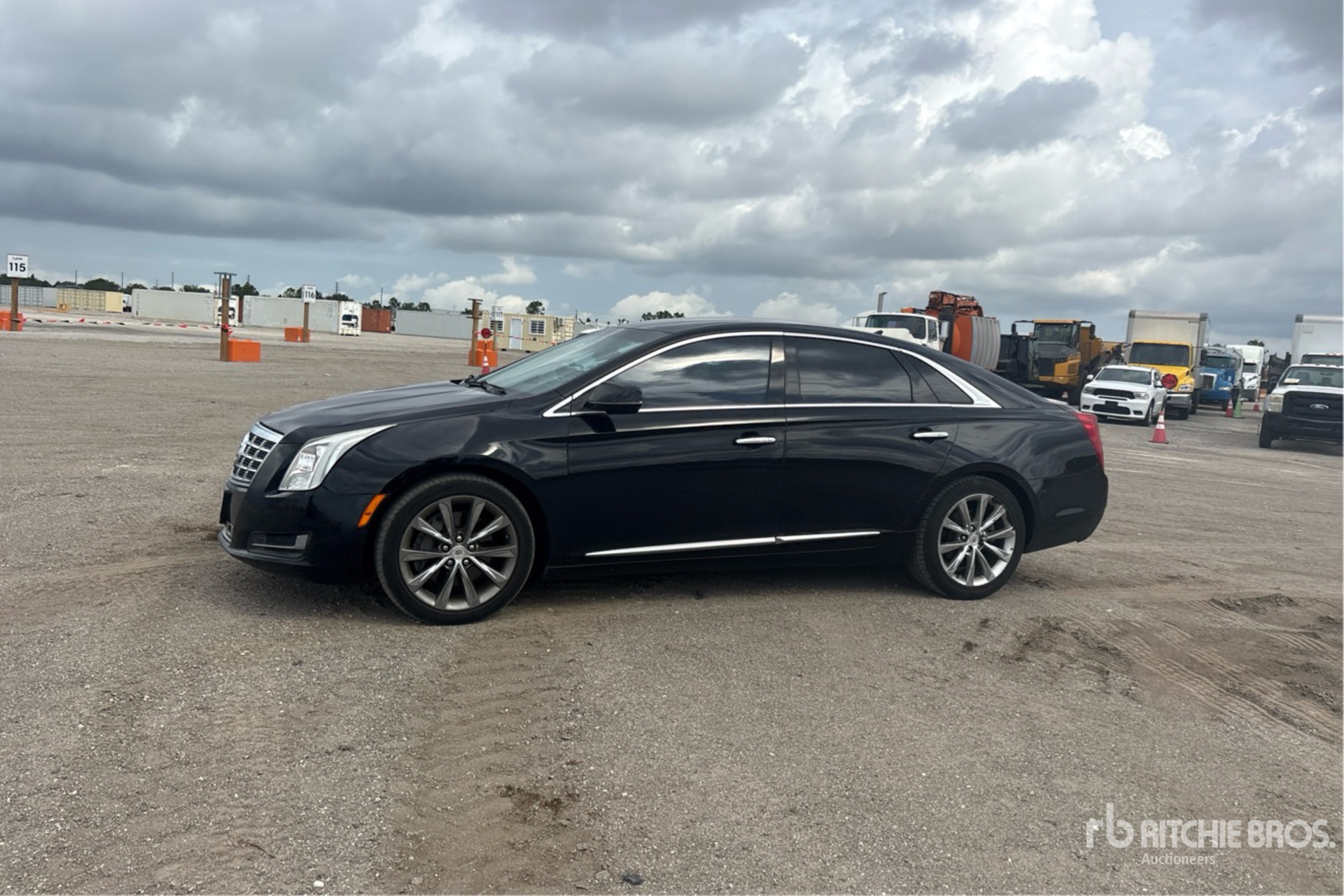 2013 Cadillac XTS Automobile