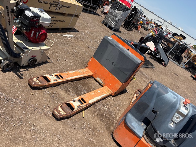 2022 Doosan BW23S-7 4500 lb Electric Pallet Jack