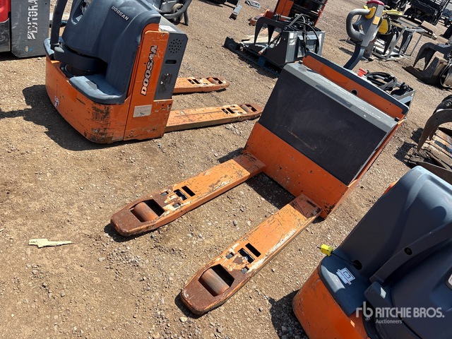 2022 Doosan BW23S-7 4500 lb Electric Pallet Jack