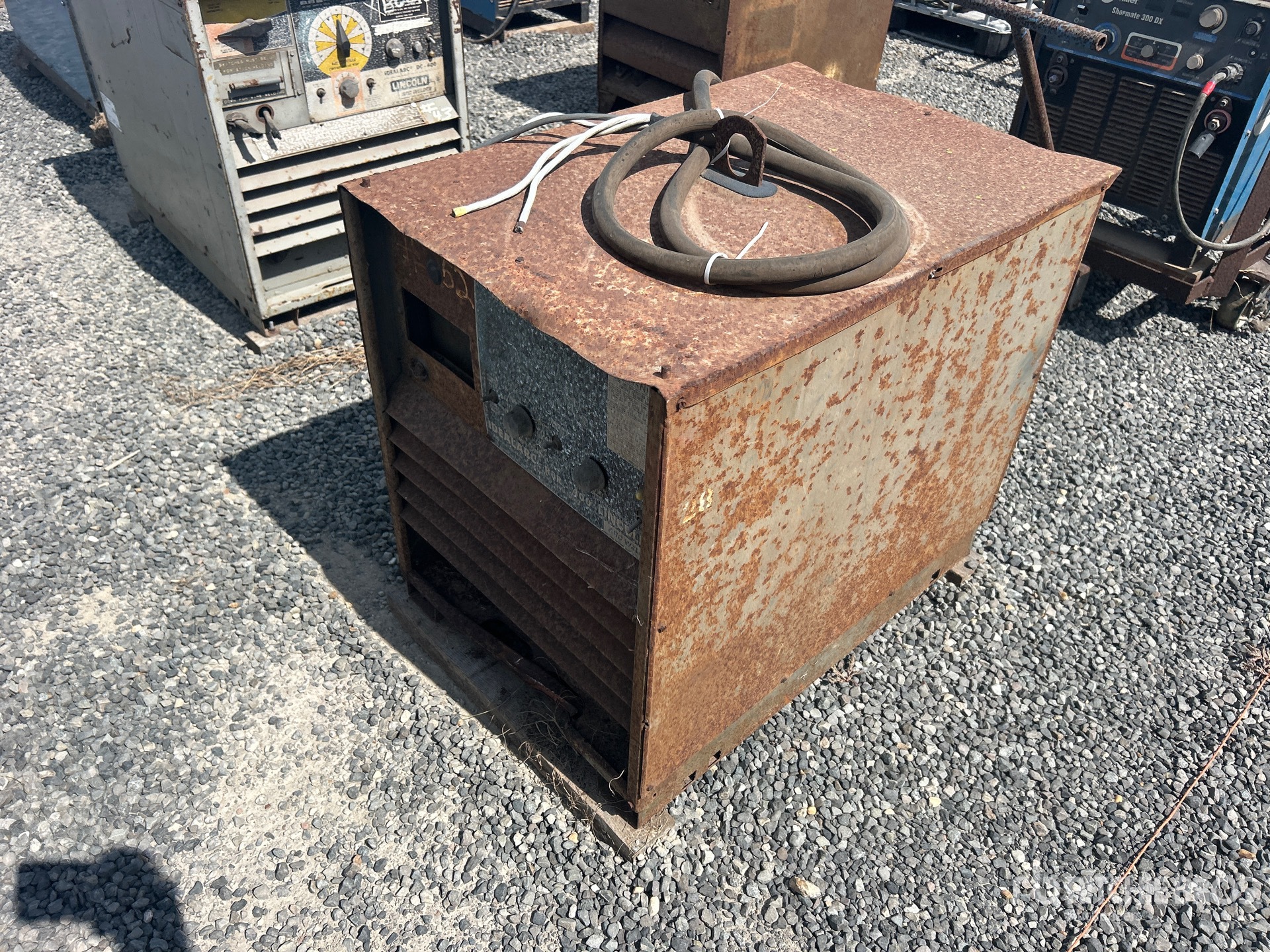 Lincoln Idealarc R3R 400 A Skid-Mounted Stick Electric Welder